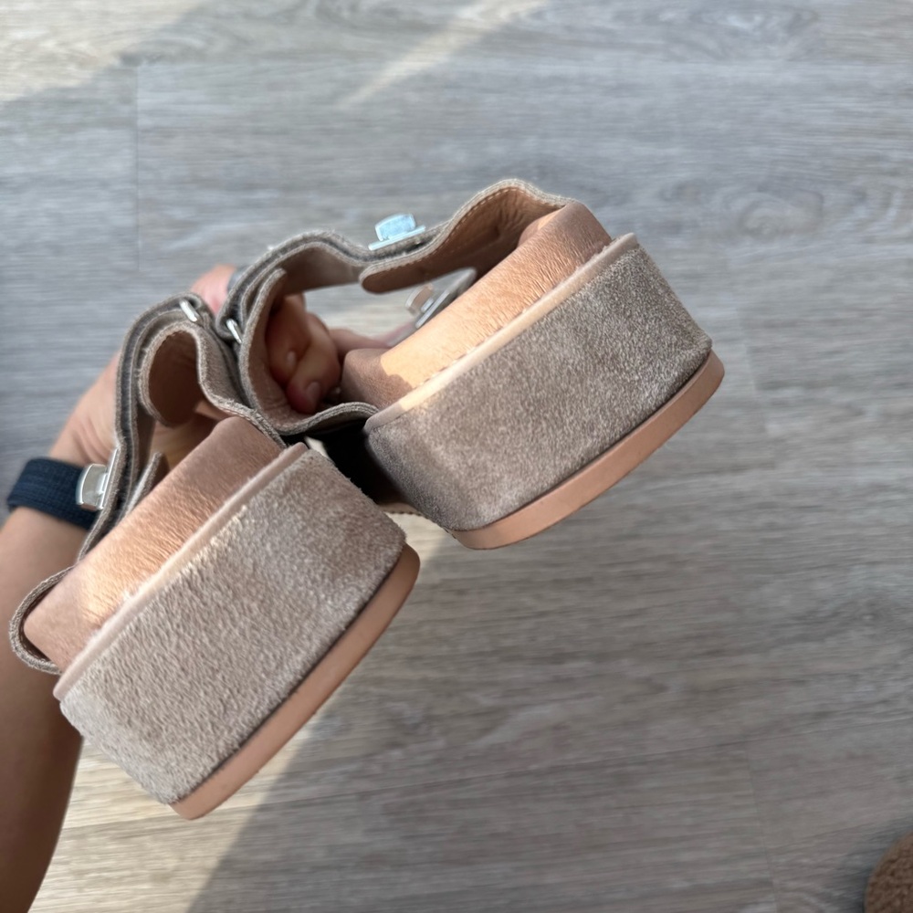 Steve Madden Bigschmona Taupe suede sandals - Picture 5 of 9
